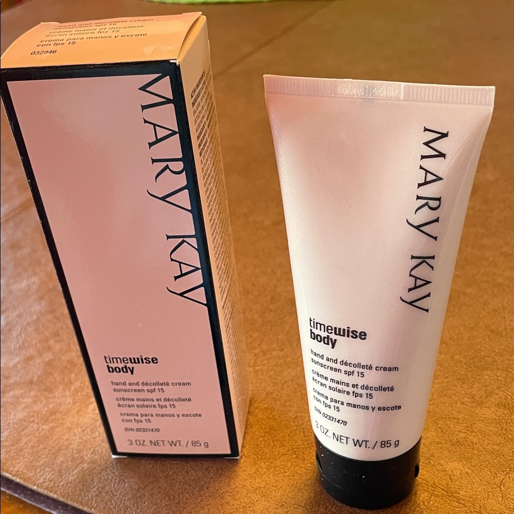 Mary Kay Hand and Décolleté Cream SPF 15 New in Original Packaging